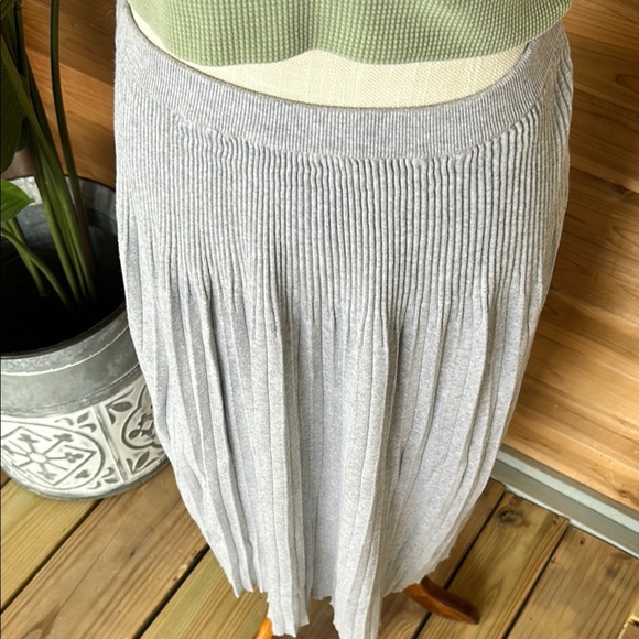 Elegant Michael Kors Gray Pleated Skirt size XS New without tag - Picture 4 of 7